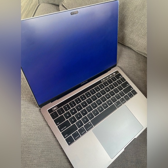 Macbook Pro 13” - Picture 5 of 7